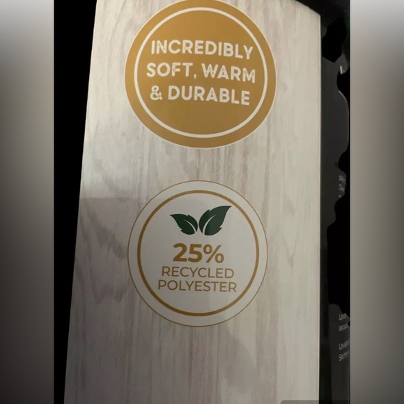 Virgin of Guadalupe plush throw - Picture 2 of 3